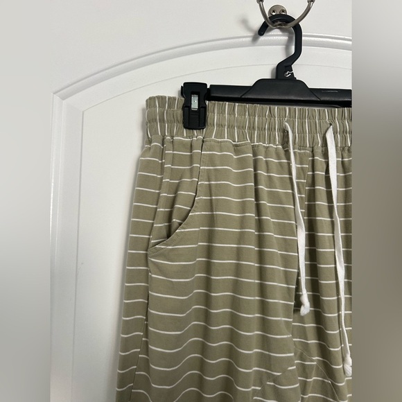 Sarah's Day x White Fox Active Green Striped Jogger Pants Size Medium - Picture 5 of 11